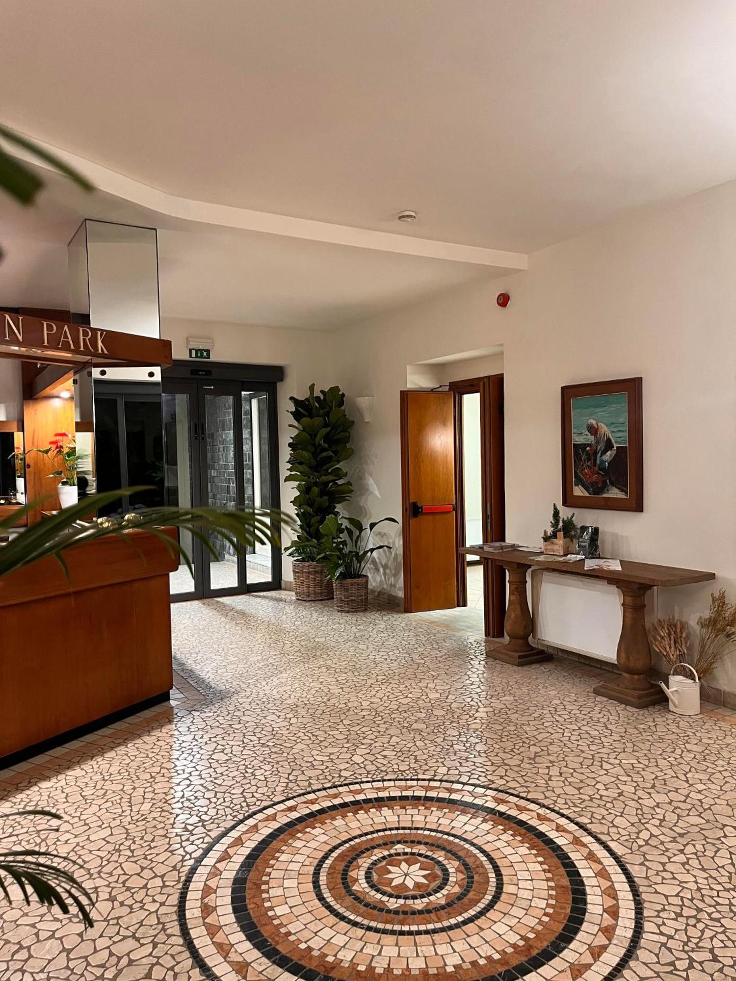 Eden Park Hotel 4*